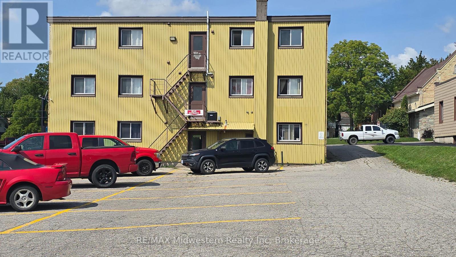 6 - 360 Wallace Avenue N, North Perth, Ontario  N4W 1L4 - Photo 4 - X12401248