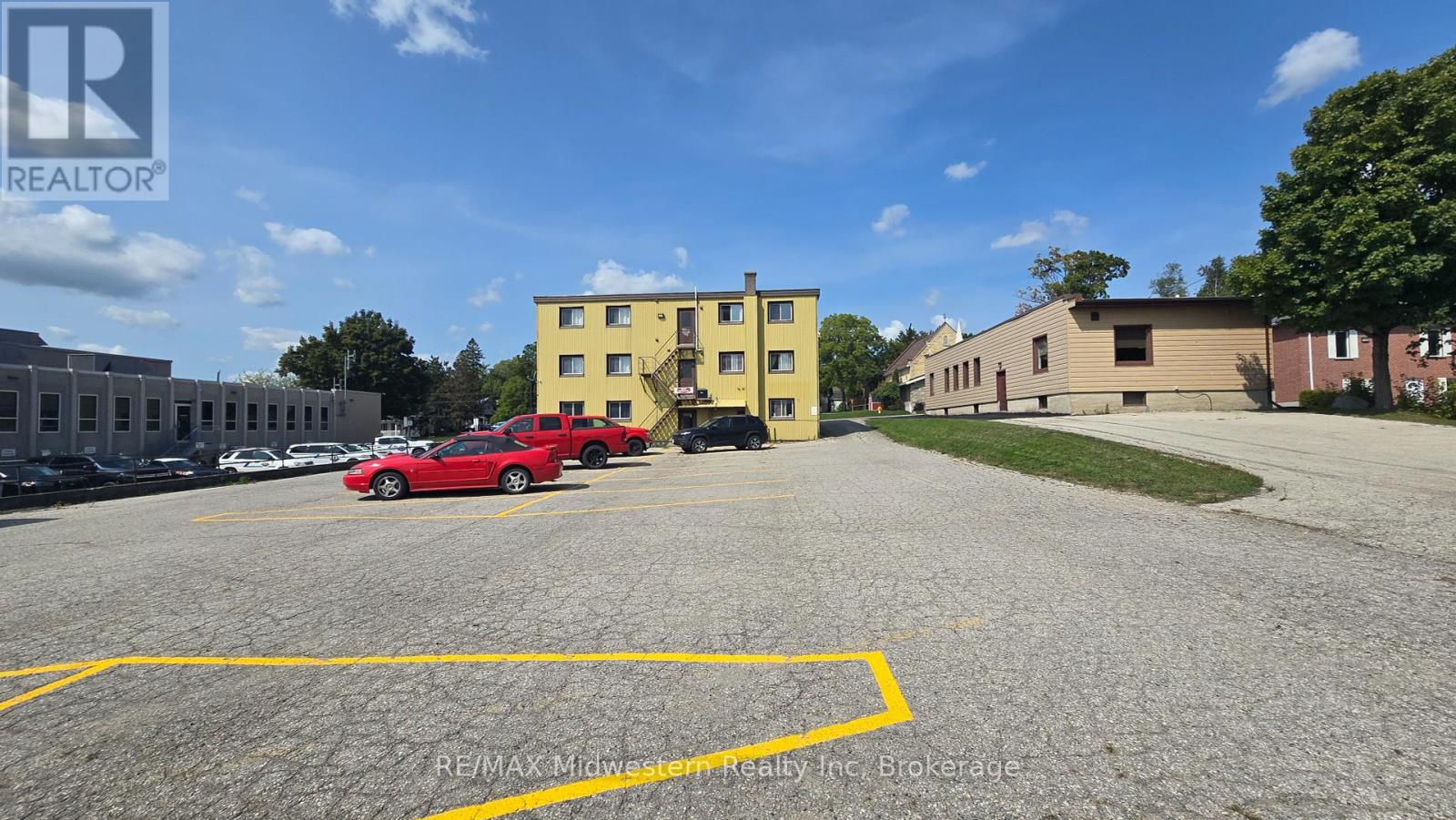 6 - 360 Wallace Avenue N, North Perth, Ontario  N4W 1L4 - Photo 6 - X12401248