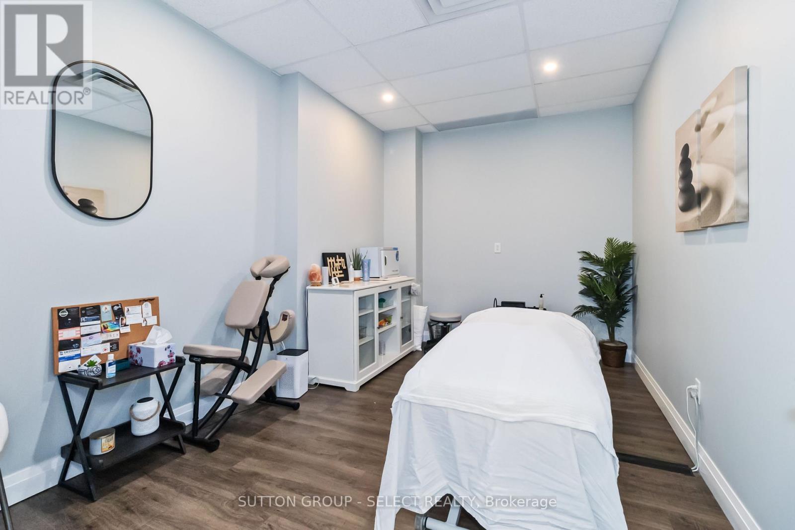 795 Dundas Street, Woodstock, Ontario  N4S 1G1 - Photo 12 - X12401179