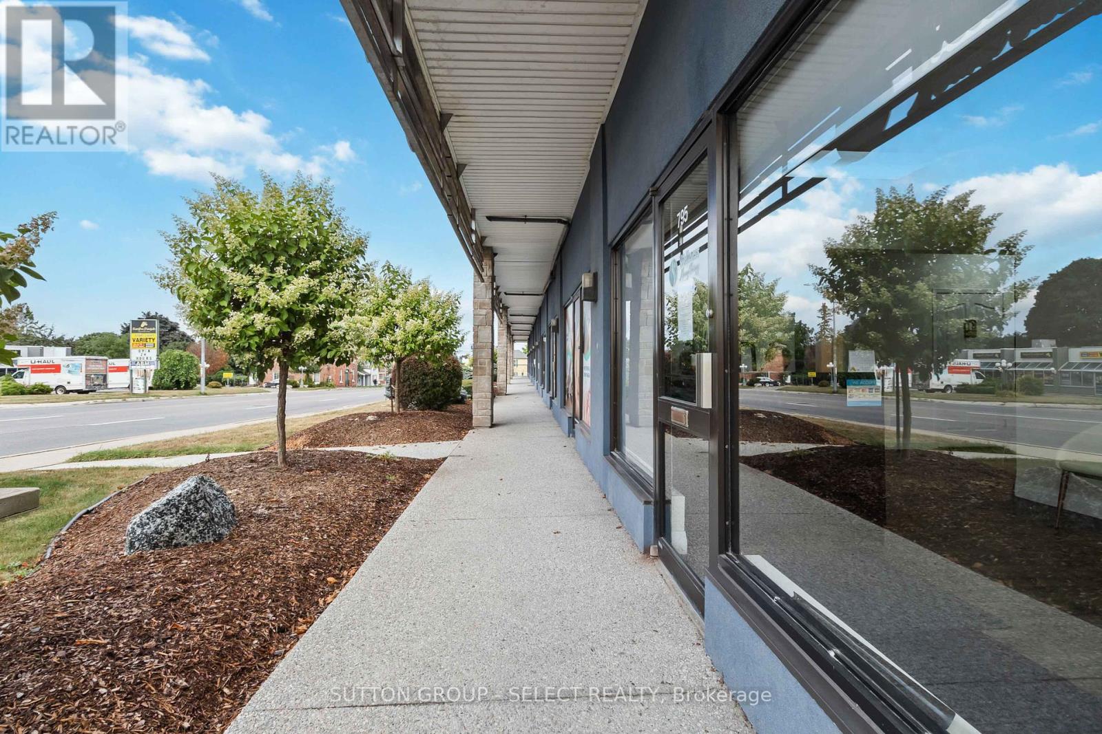795 Dundas Street, Woodstock, Ontario  N4S 1G1 - Photo 3 - X12401179