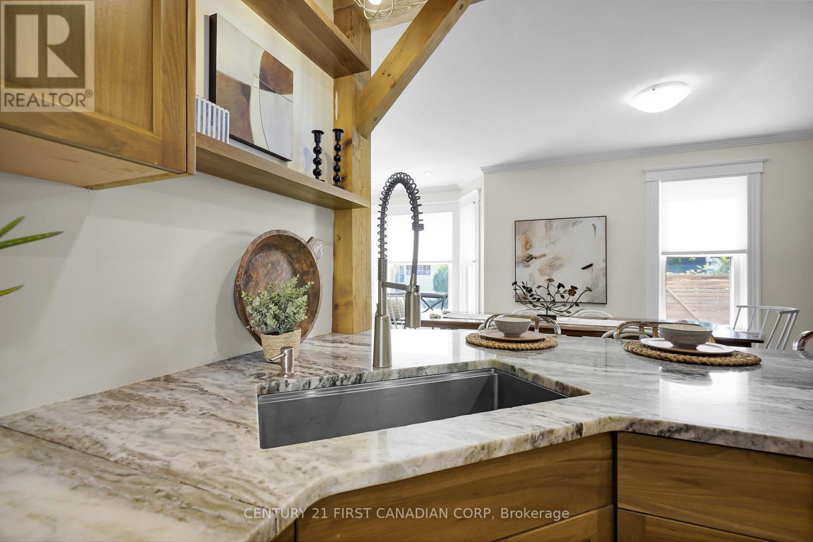 10719 Sunset Road, Southwold, Ontario  N5P 3T2 - Photo 11 - X12401204