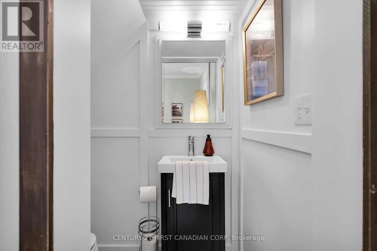 10719 Sunset Road, Southwold, Ontario  N5P 3T2 - Photo 18 - X12401204