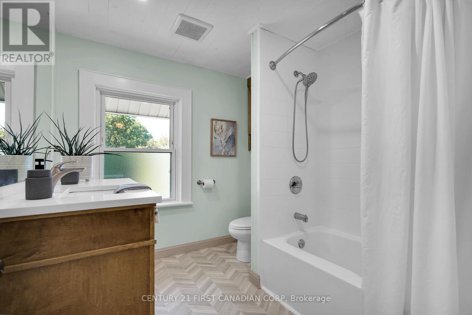 10719 Sunset Road, Southwold, Ontario  N5P 3T2 - Photo 25 - X12401204