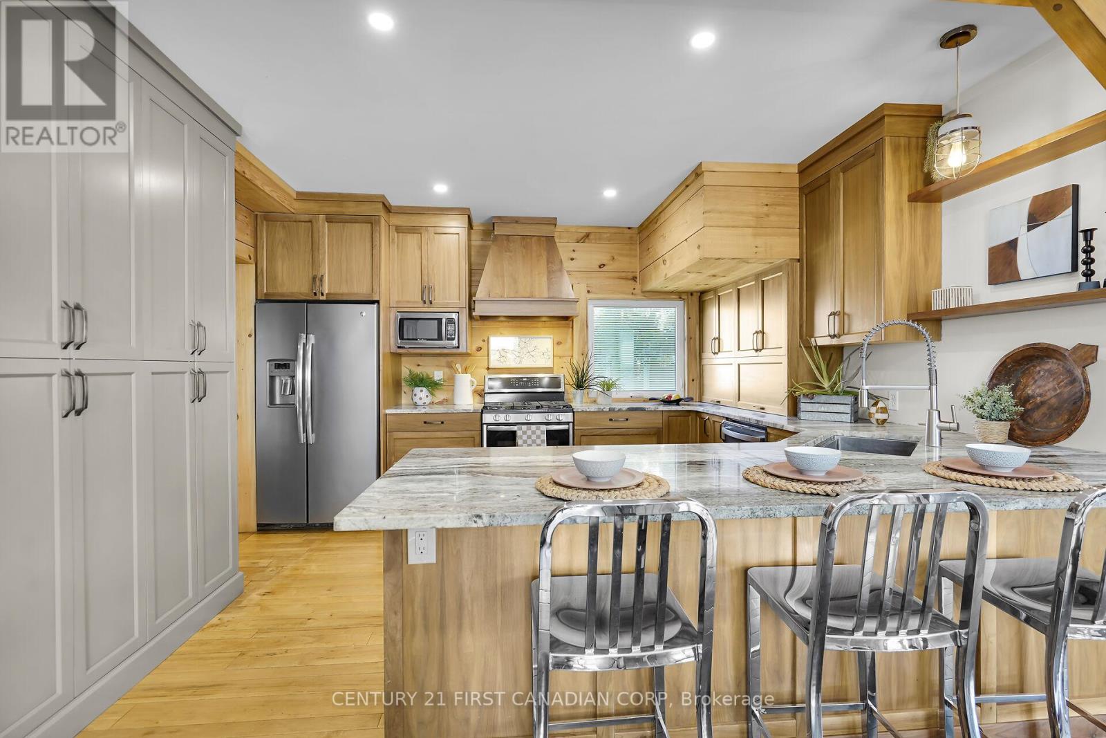 10719 Sunset Road, Southwold, Ontario  N5P 3T2 - Photo 8 - X12401204