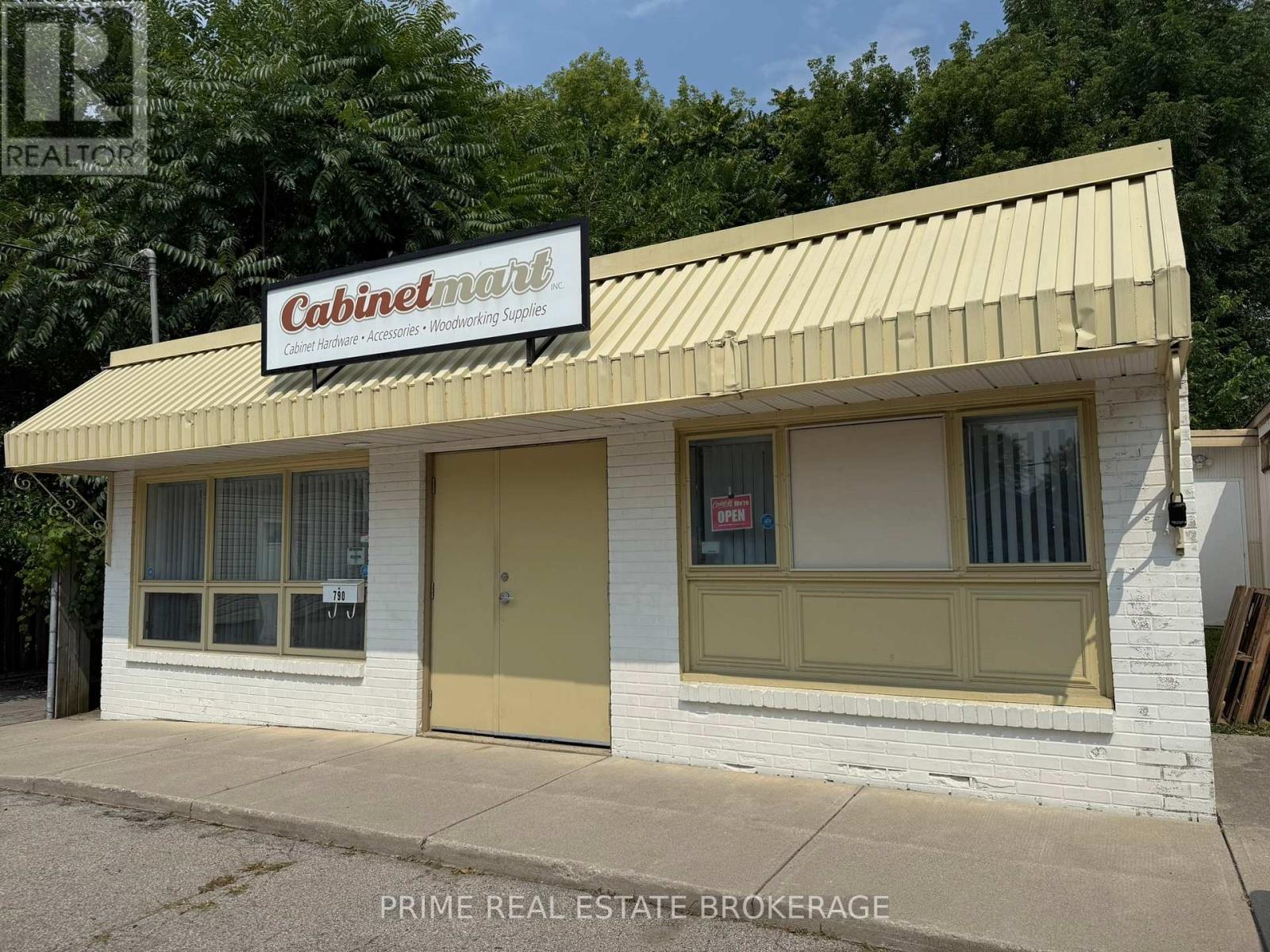 790 Little Grey Street, London East (East L), Ontario  N5Z 1P1 - Photo 1 - X12401230