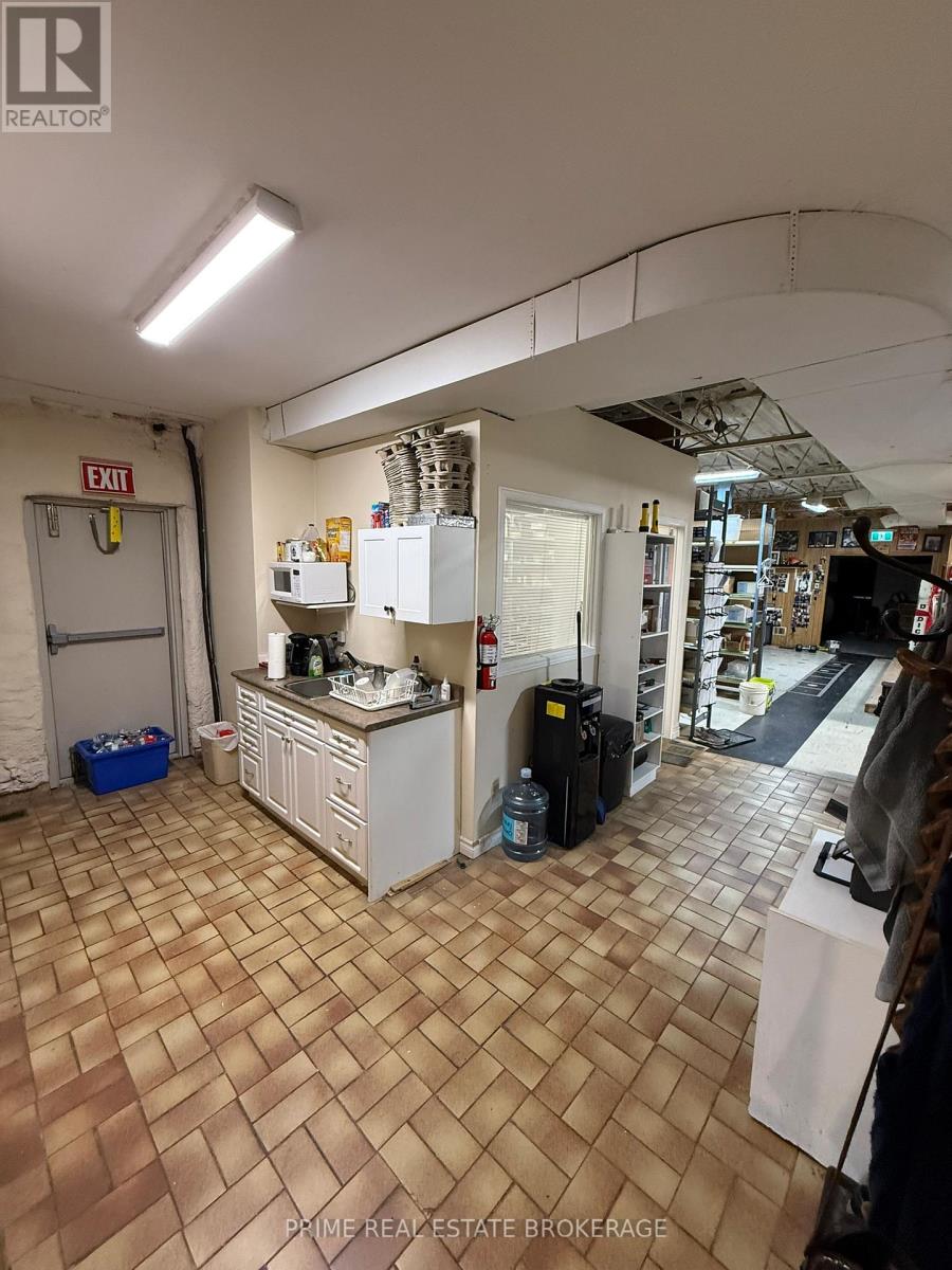790 Little Grey Street, London East (East L), Ontario  N5Z 1P1 - Photo 11 - X12401230