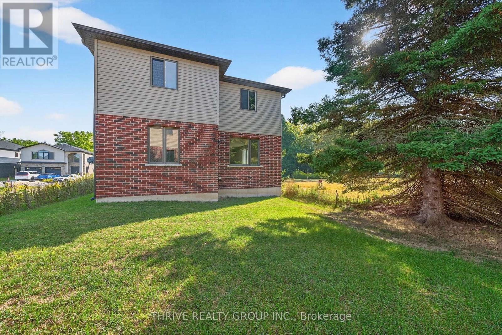 3465 Oriole Circle E, London South, Ontario  N6N 1K6 - Photo 2 - X12401280