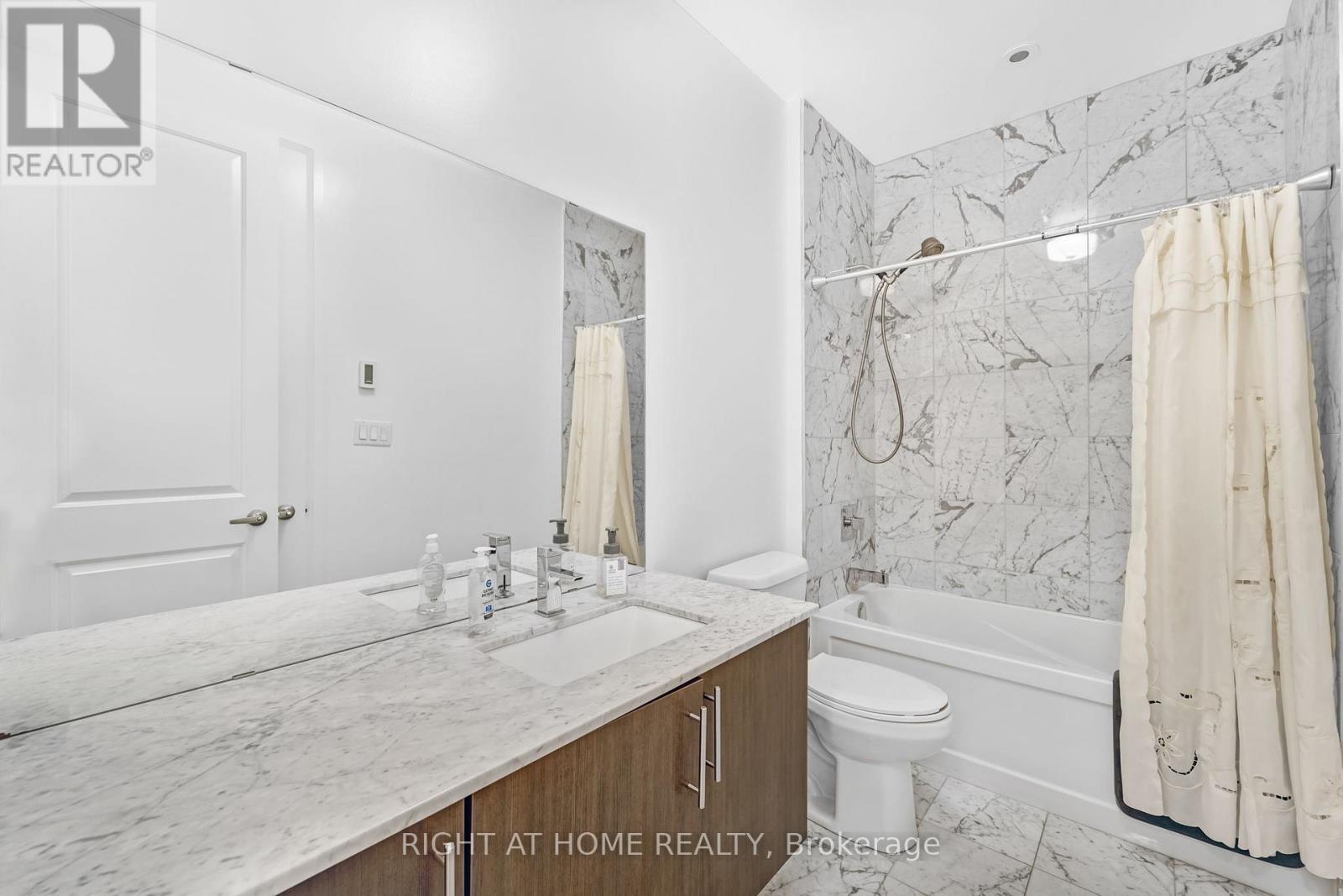 704a - 15277 Yonge Street, Aurora (Aurora Village), Ontario  L4G 1Y3 - Photo 21 - N12401128