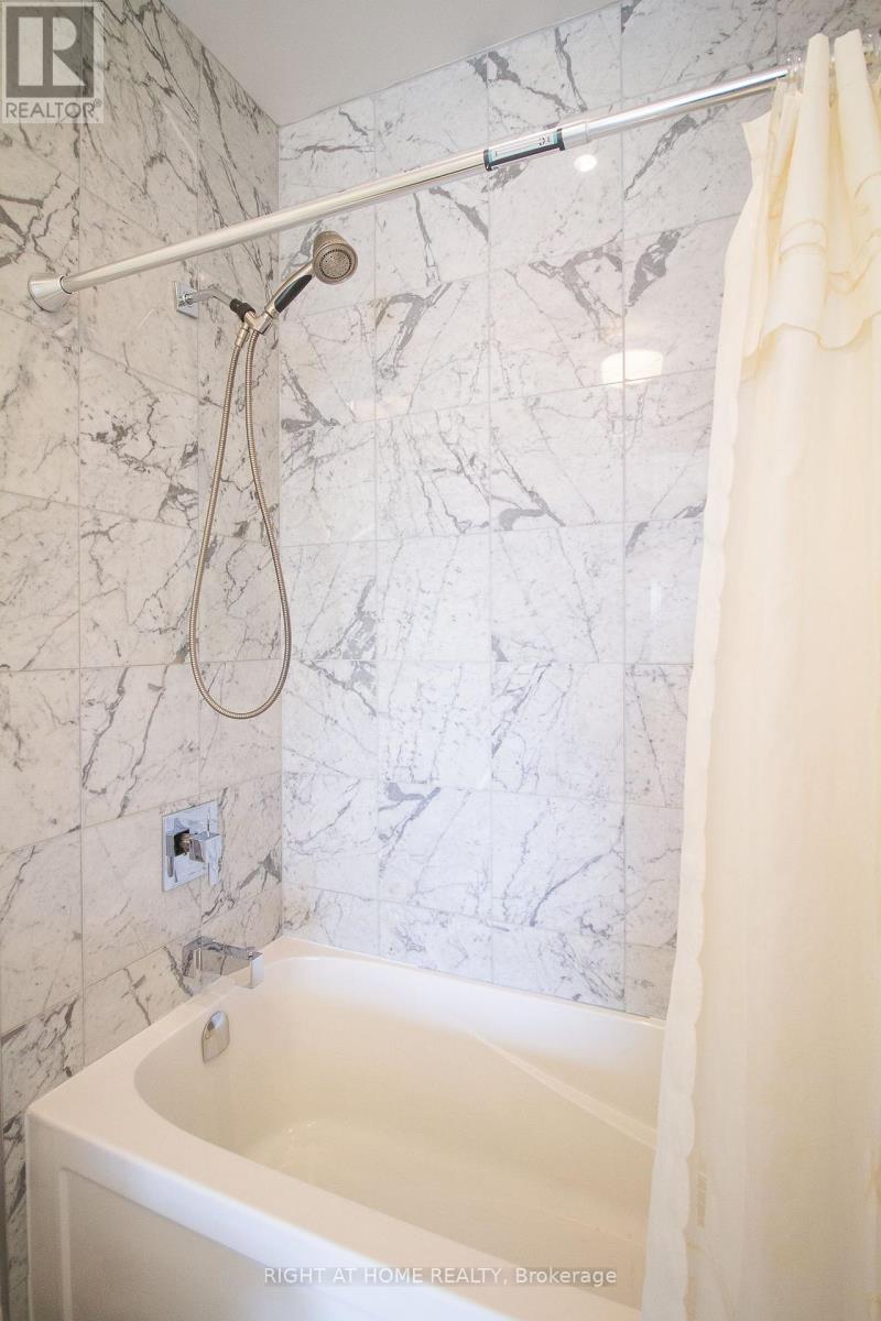 704a - 15277 Yonge Street, Aurora (Aurora Village), Ontario  L4G 1Y3 - Photo 30 - N12401128