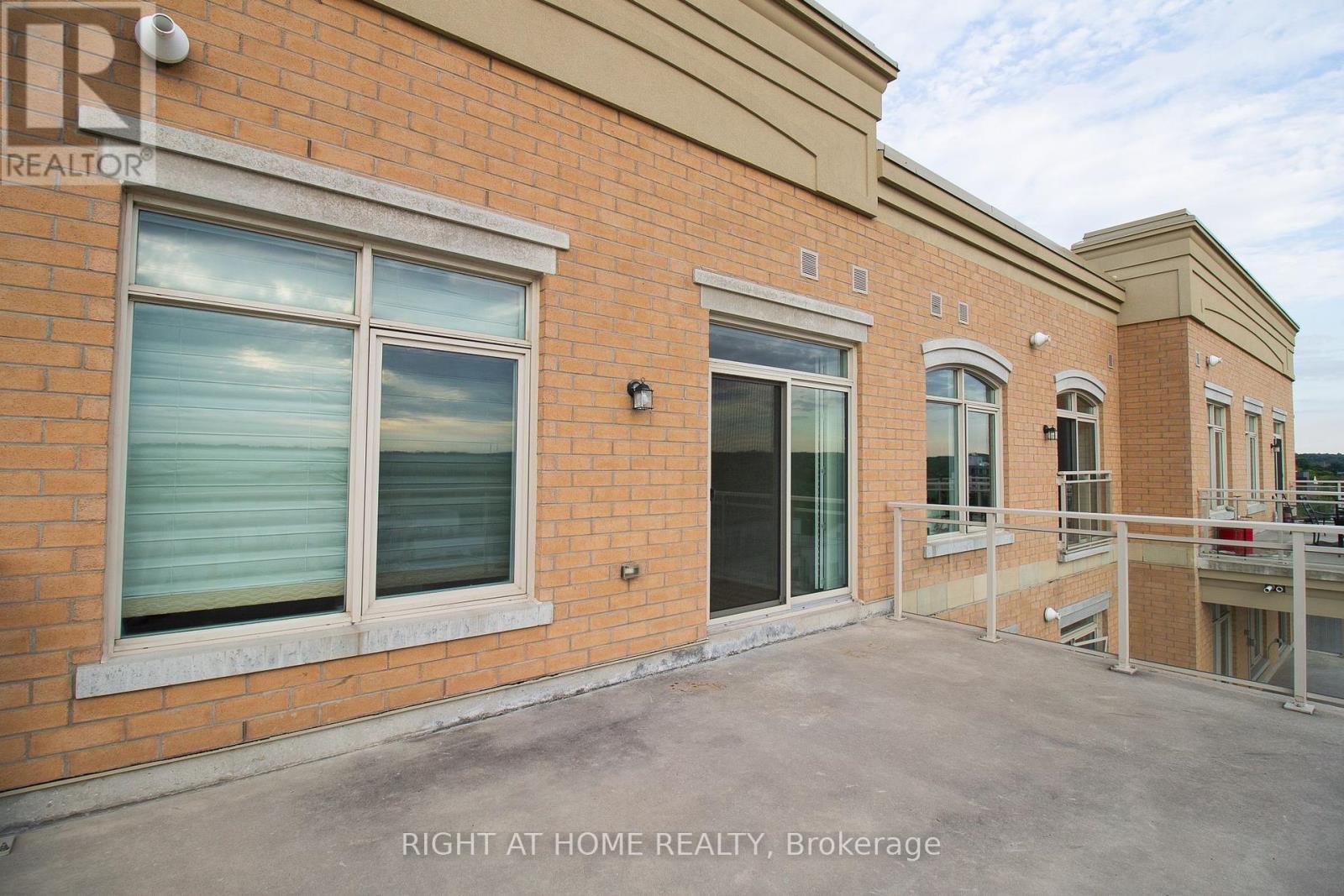 704a - 15277 Yonge Street, Aurora (Aurora Village), Ontario  L4G 1Y3 - Photo 33 - N12401128