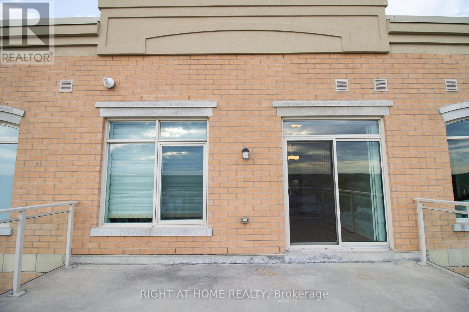 704a - 15277 Yonge Street, Aurora (Aurora Village), Ontario  L4G 1Y3 - Photo 34 - N12401128