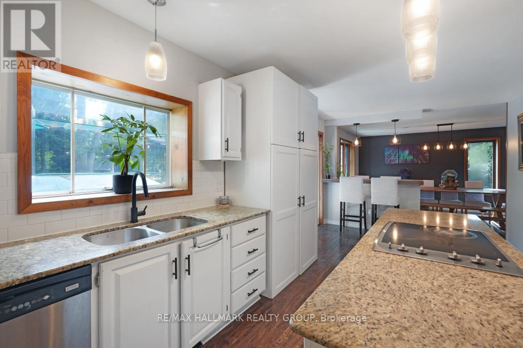 5498 Edgewater Drive, Ottawa, Ontario  K4M 1B4 - Photo 13 - X12401161