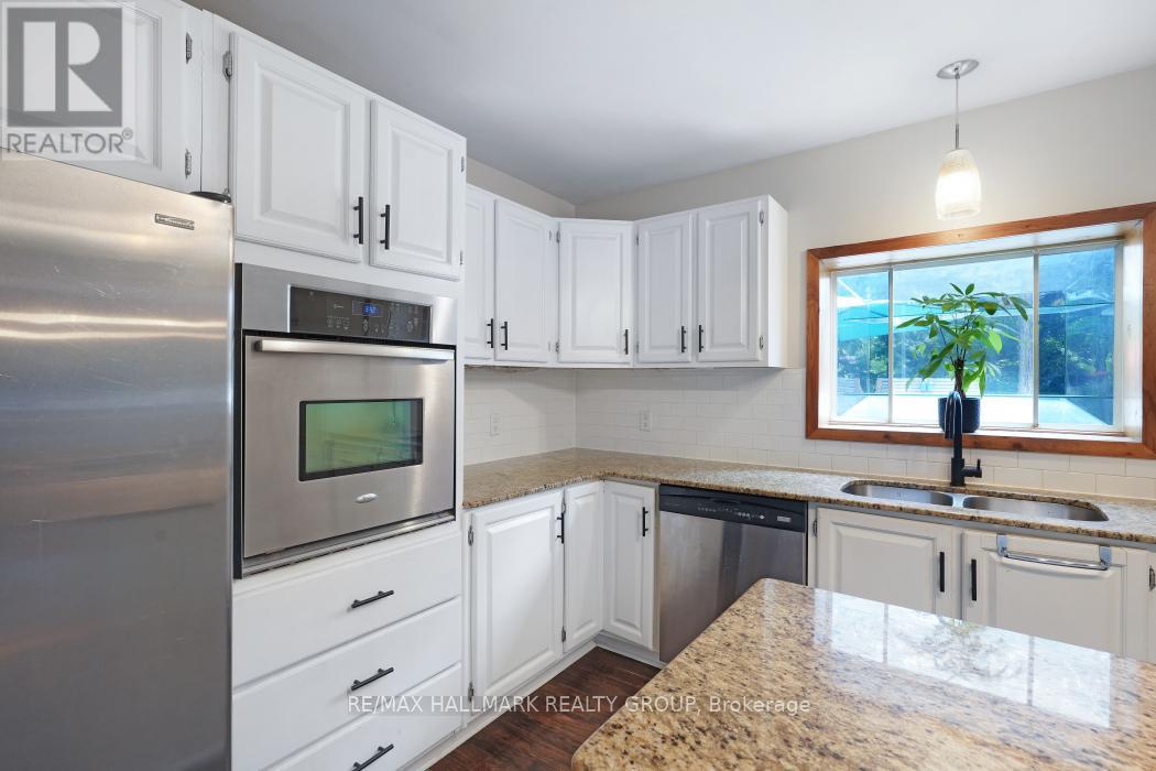 5498 Edgewater Drive, Ottawa, Ontario  K4M 1B4 - Photo 16 - X12401161