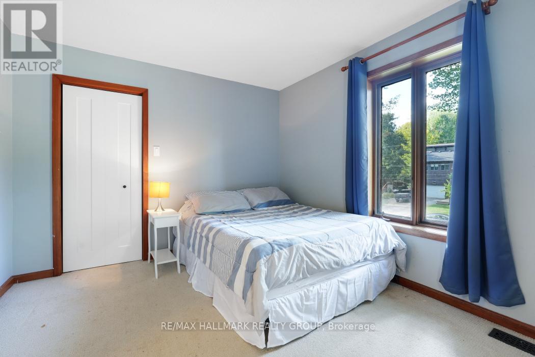 5498 Edgewater Drive, Ottawa, Ontario  K4M 1B4 - Photo 18 - X12401161