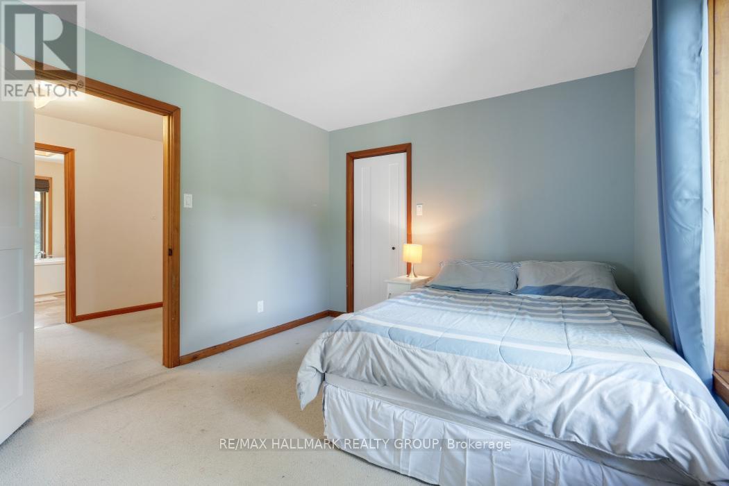 5498 Edgewater Drive, Ottawa, Ontario  K4M 1B4 - Photo 19 - X12401161