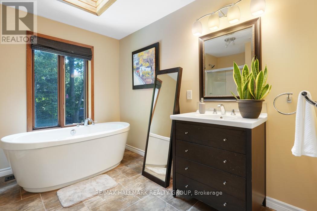 5498 Edgewater Drive, Ottawa, Ontario  K4M 1B4 - Photo 20 - X12401161