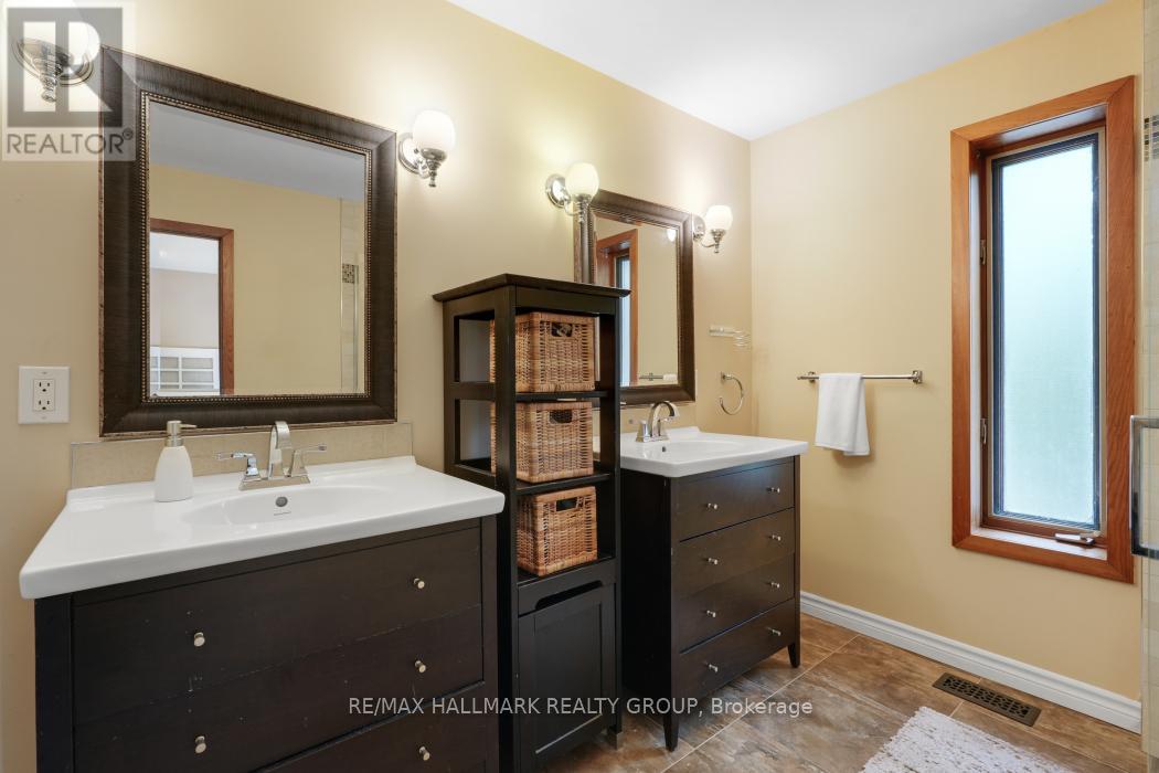 5498 Edgewater Drive, Ottawa, Ontario  K4M 1B4 - Photo 27 - X12401161