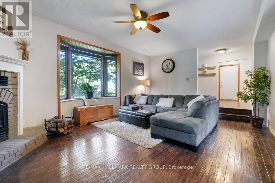 5498 Edgewater Drive, Ottawa, Ontario  K4M 1B4 - Photo 5 - X12401161