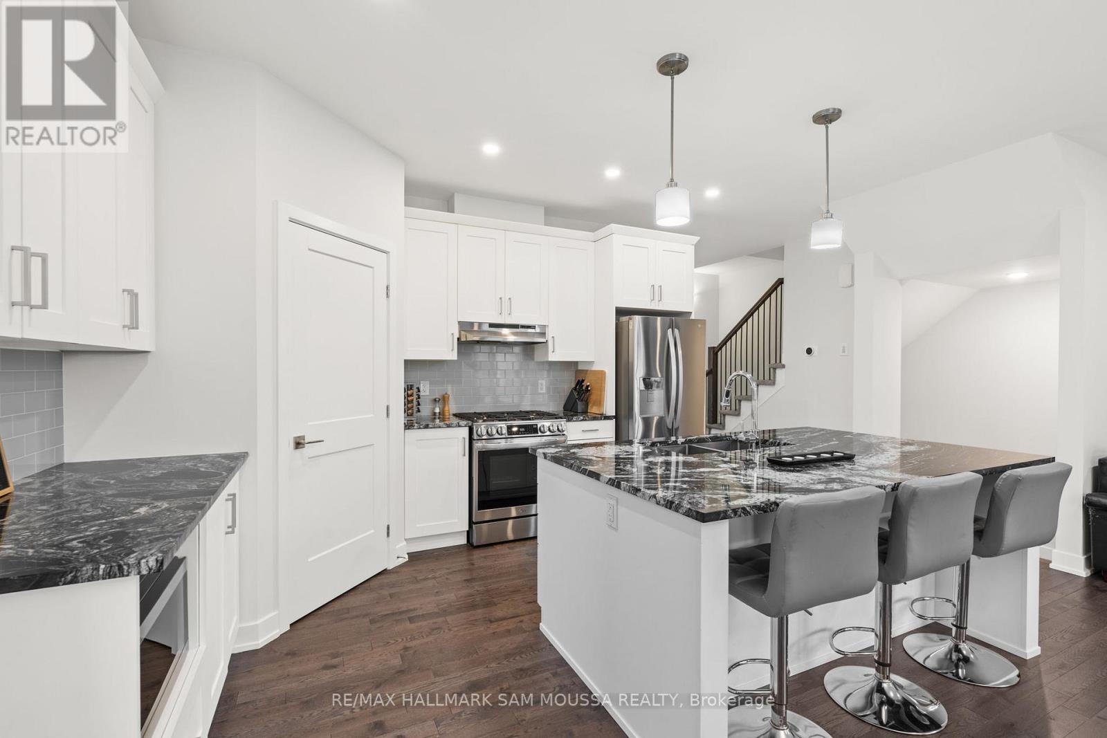 33 Mac Beattie Drive, Arnprior, Ontario  K7S 0J3 - Photo 12 - X12401183