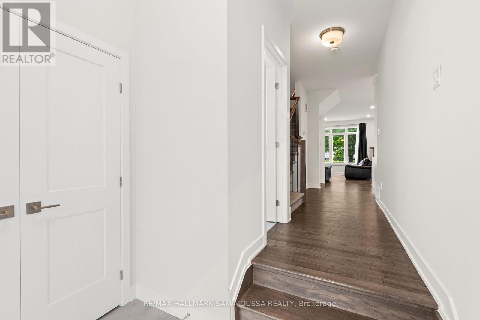 33 Mac Beattie Drive, Arnprior, Ontario  K7S 0J3 - Photo 6 - X12401183