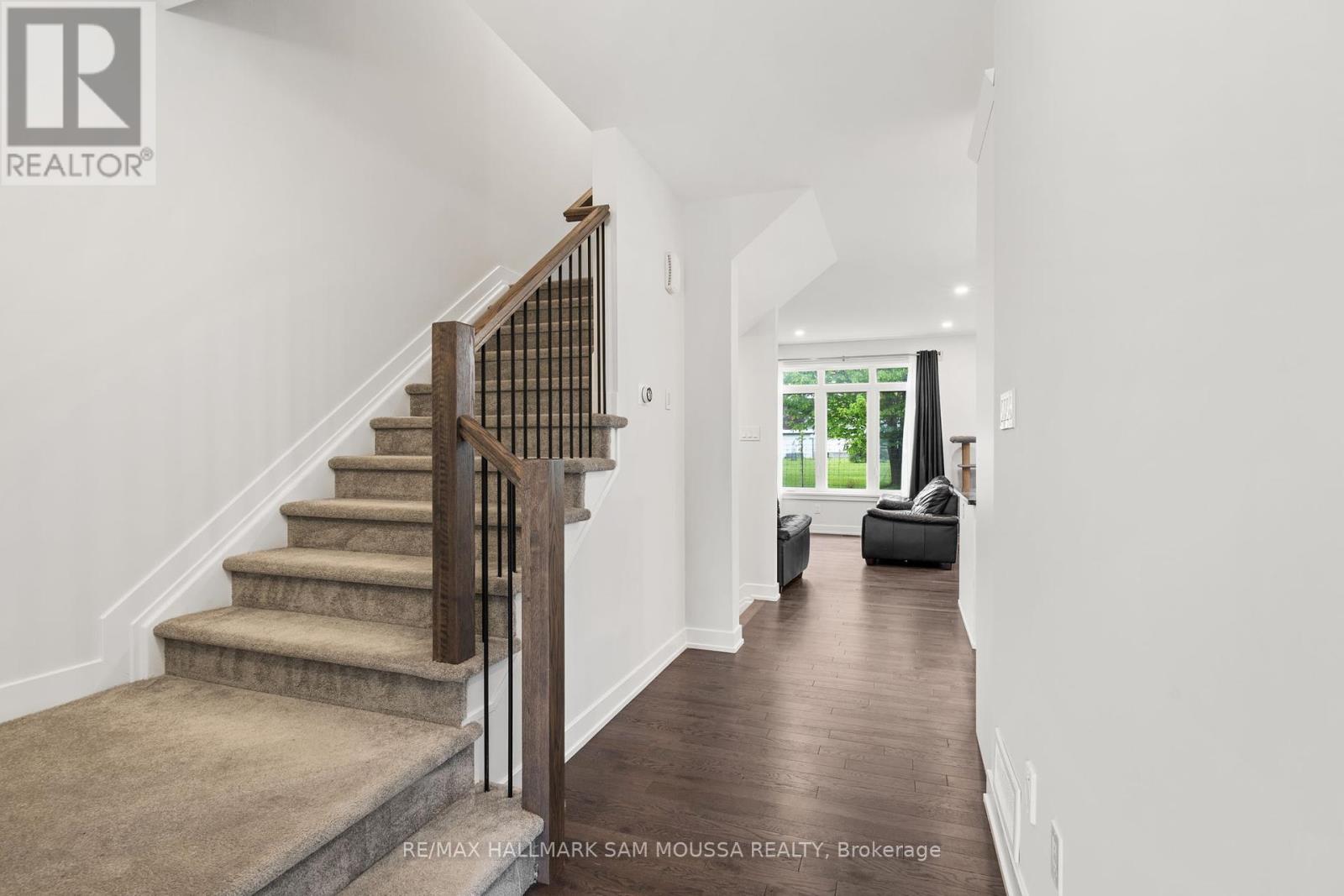 33 Mac Beattie Drive, Arnprior, Ontario  K7S 0J3 - Photo 8 - X12401183