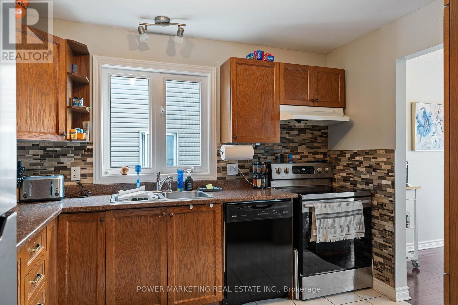 270 Mica Crescent, Clarence-Rockland, Ontario  K4K 0E2 - Photo 7 - X12401217