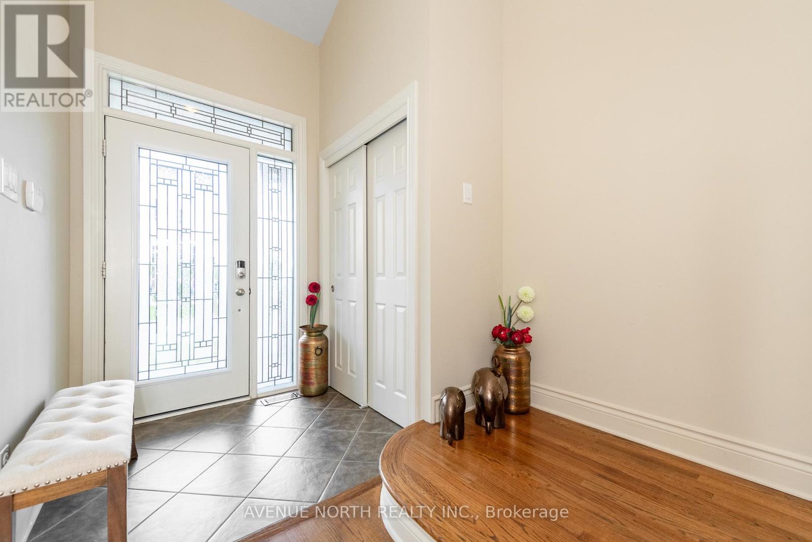 184 Felicity Crescent, Ottawa, Ontario  K1W 0C2 - Photo 3 - X12401297