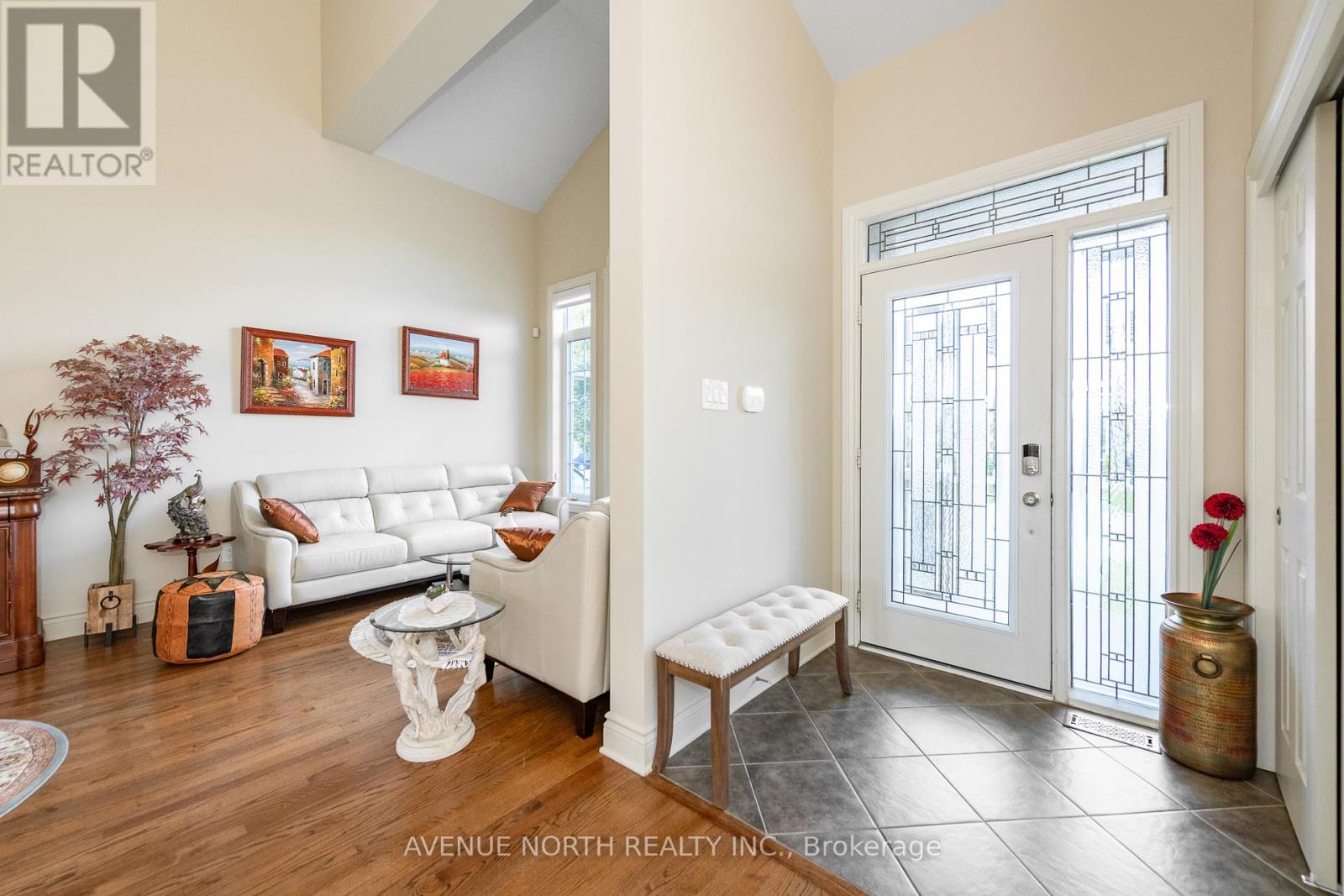 184 Felicity Crescent, Ottawa, Ontario  K1W 0C2 - Photo 4 - X12401297