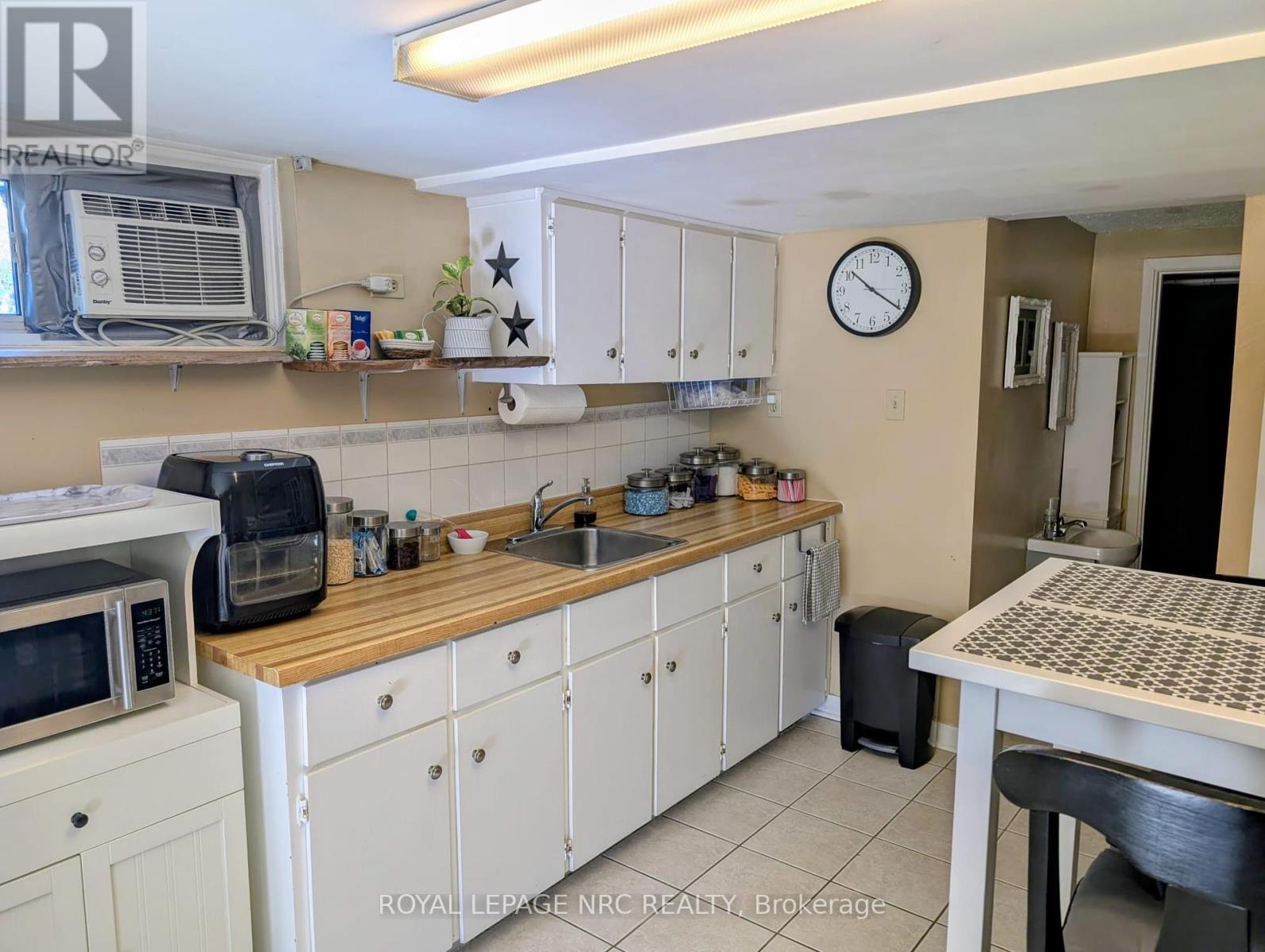 4132 Chippawa Parkway, Niagara Falls, Ontario  L2G 6E5 - Photo 8 - X12401254