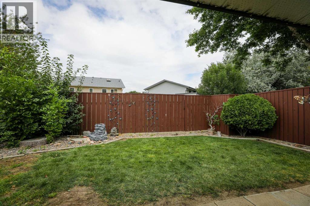 Property at 1121 St David Road N image 4