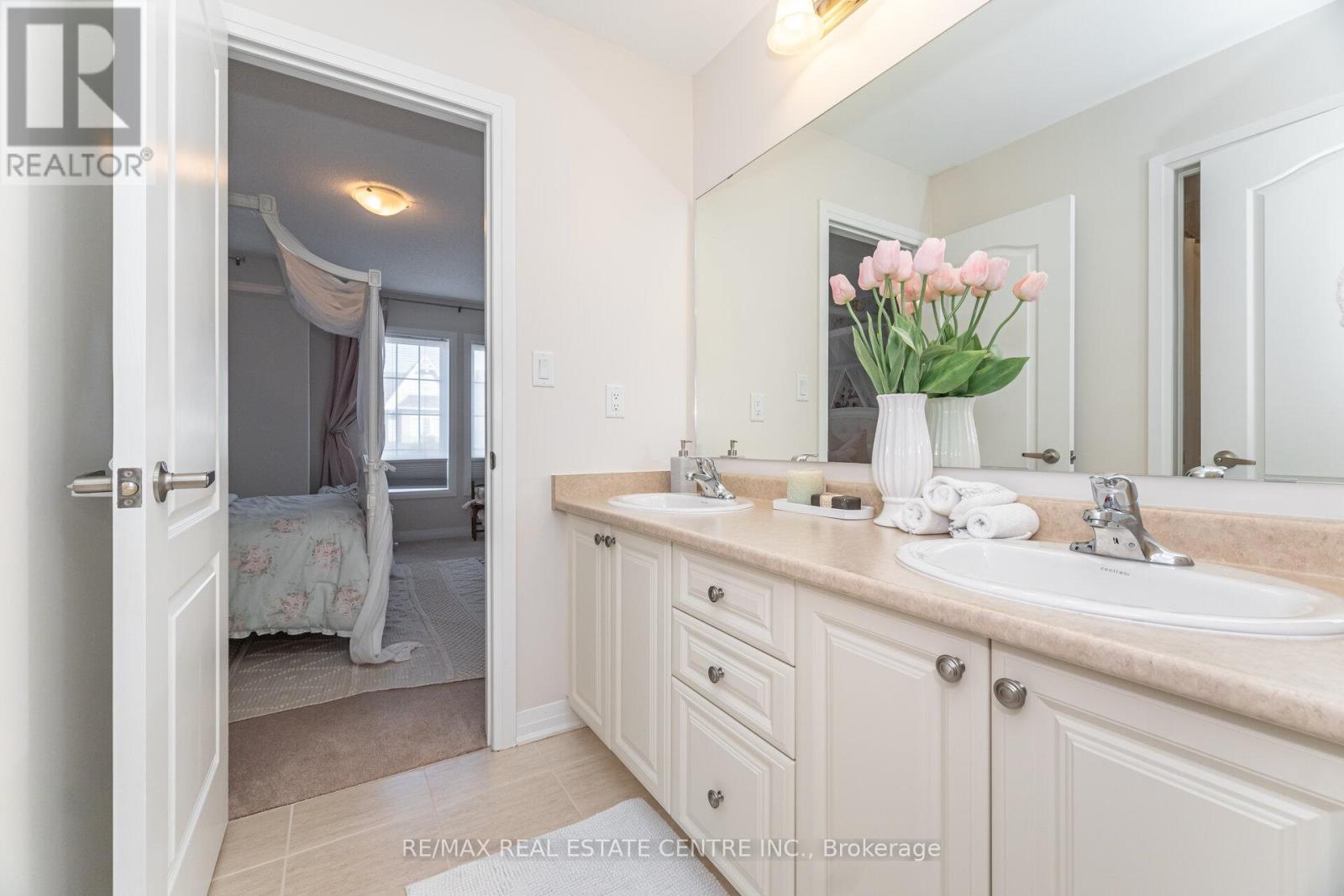 61 Drew Brown Boulevard, Orangeville, Ontario  L9W 6Z4 - Photo 36 - W12401103