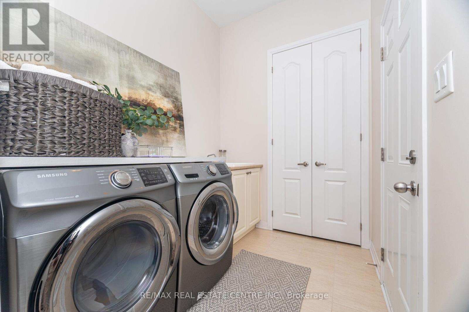 61 Drew Brown Boulevard, Orangeville, Ontario  L9W 6Z4 - Photo 6 - W12401103