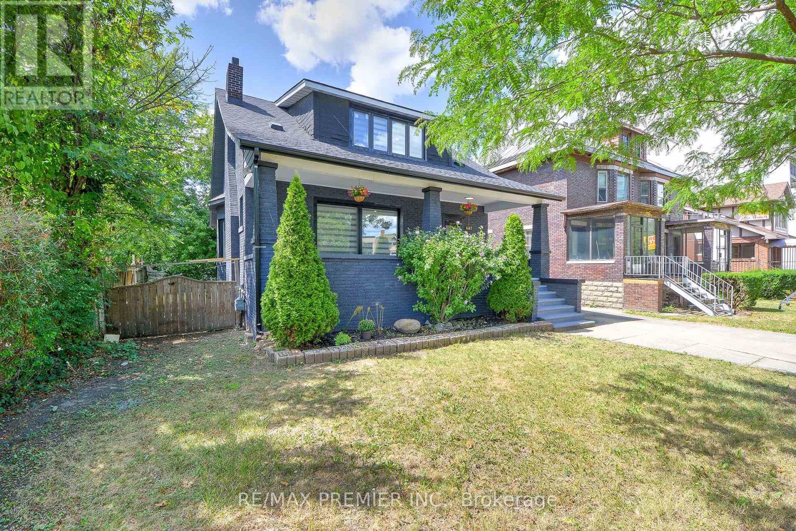 1467 Ouellette Avenue, Windsor, Ontario  N8X 1K1 - Photo 3 - X12401089