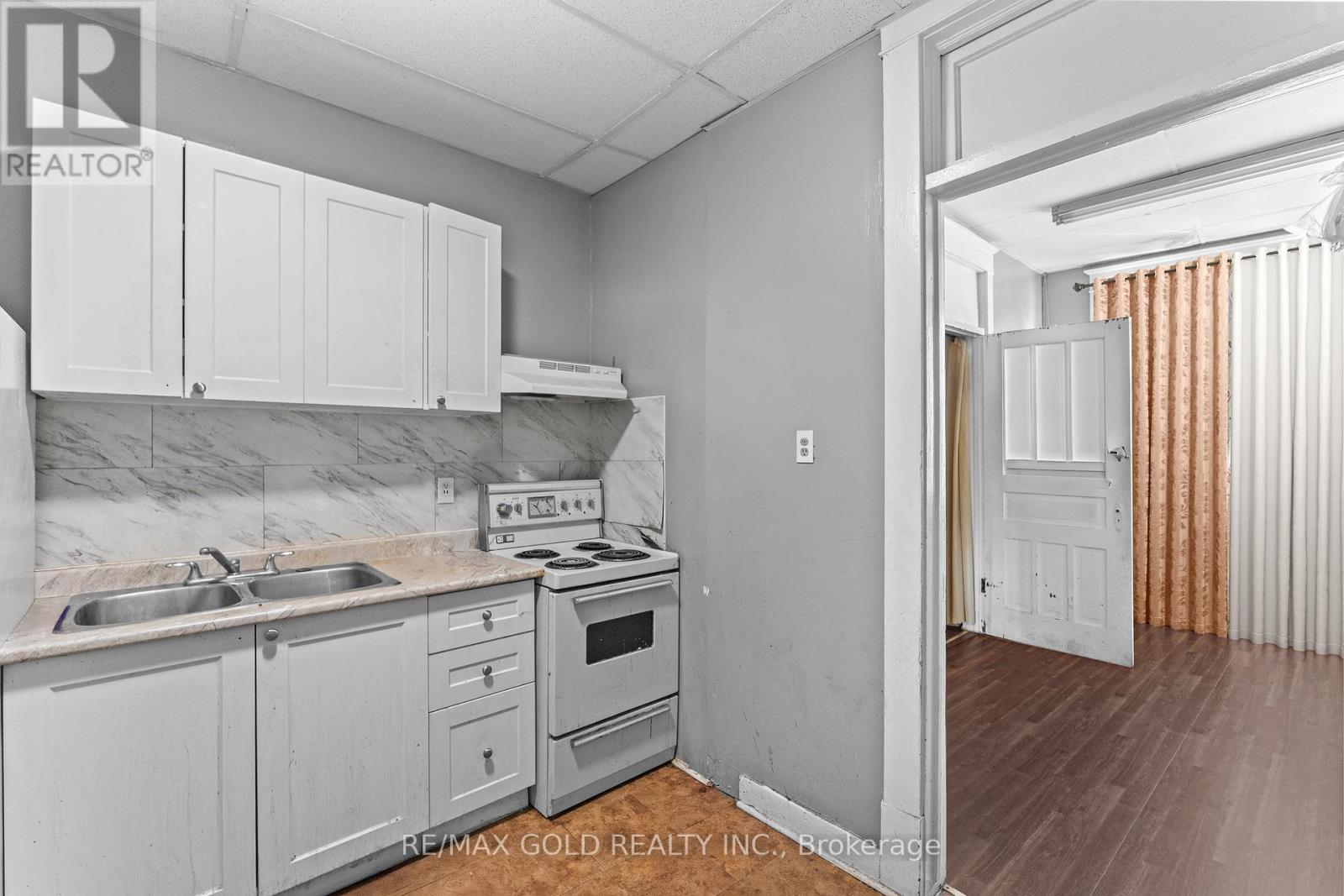 5899 Main Street, Niagara Falls, Ontario  L2G 5Z7 - Photo 32 - X12401142