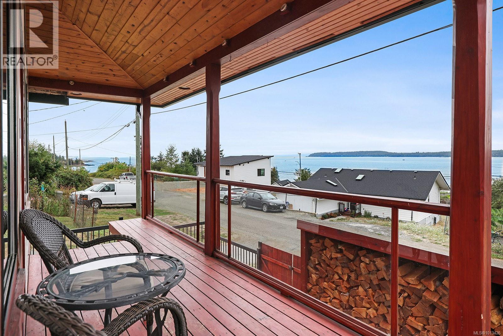 5629 1st St, Union Bay, British Columbia  V0R 3B0 - Photo 4 - 1013426