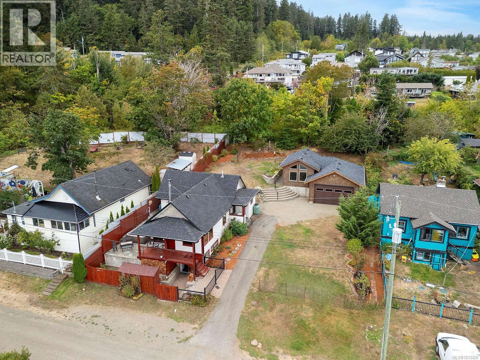 5629 1st St, Union Bay, British Columbia  V0R 3B0 - Photo 2 - 1013426