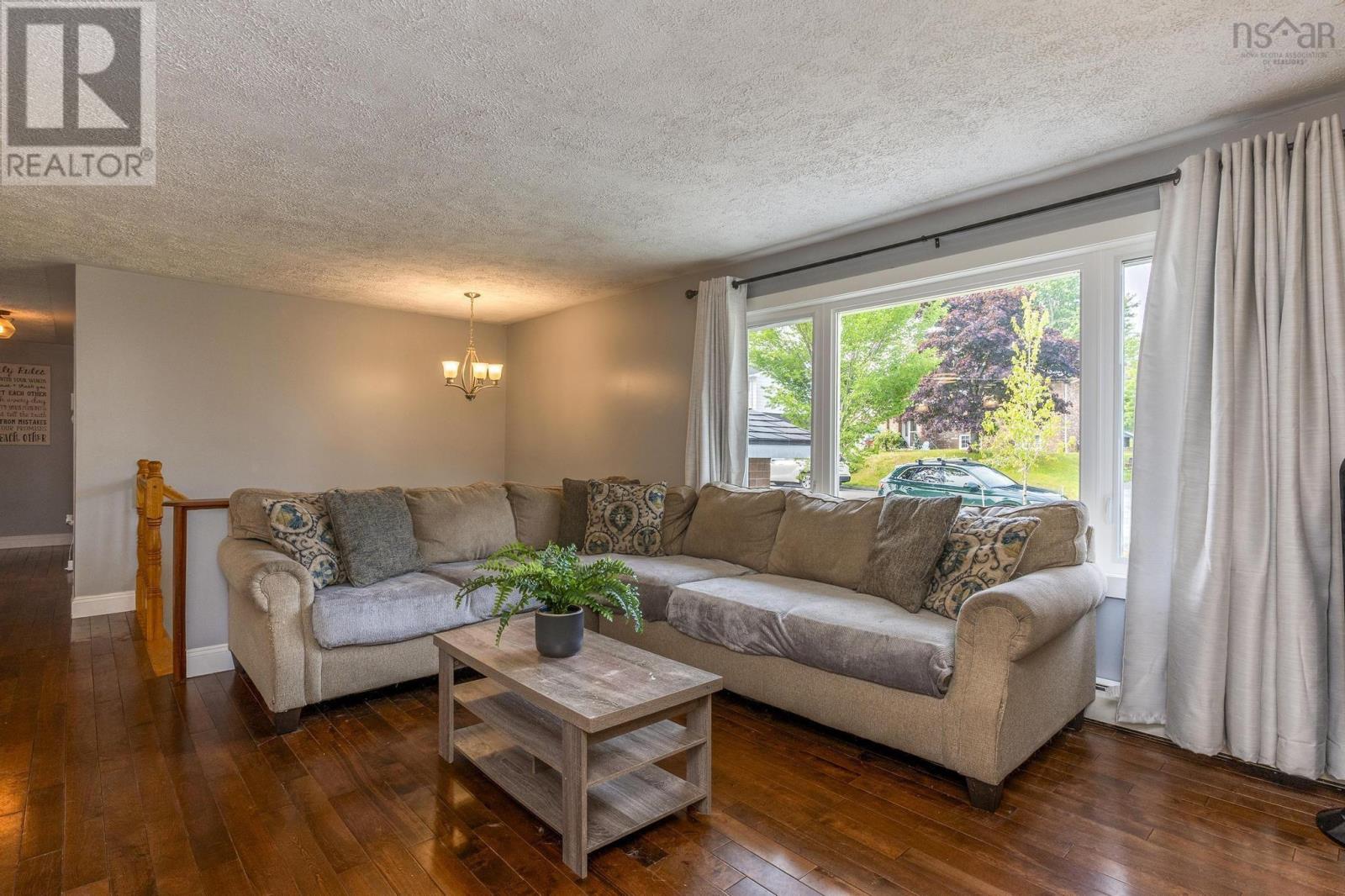 Property at 93 Hannebury Drive image 5