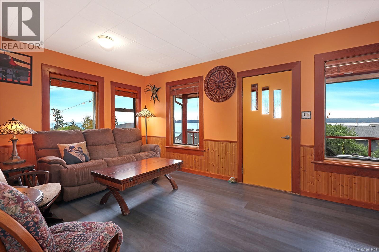5629 1st St, Union Bay, British Columbia  V0R 3B0 - Photo 9 - 1013426