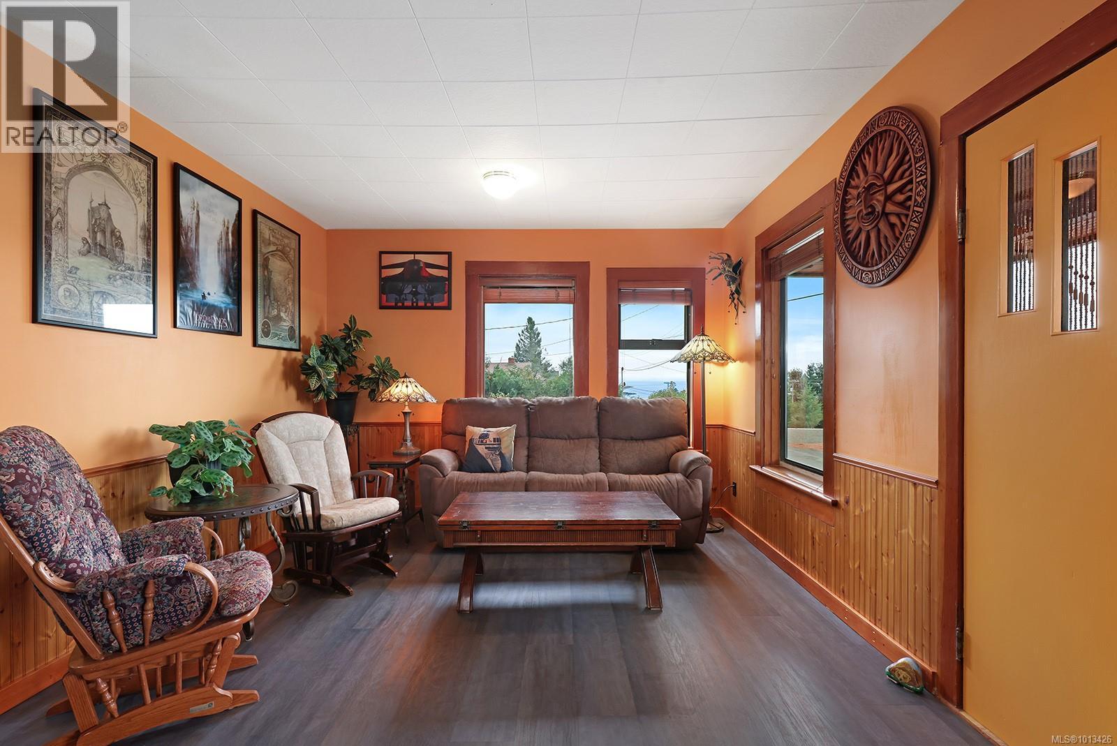 5629 1st St, Union Bay, British Columbia  V0R 3B0 - Photo 10 - 1013426