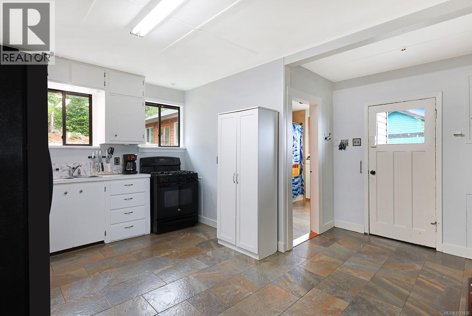 5629 1st St, Union Bay, British Columbia  V0R 3B0 - Photo 16 - 1013426