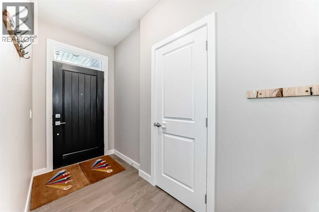 41 Shawnee Green Sw, Calgary, Alberta  T2Y 0P5 - Photo 5 - A2251181
