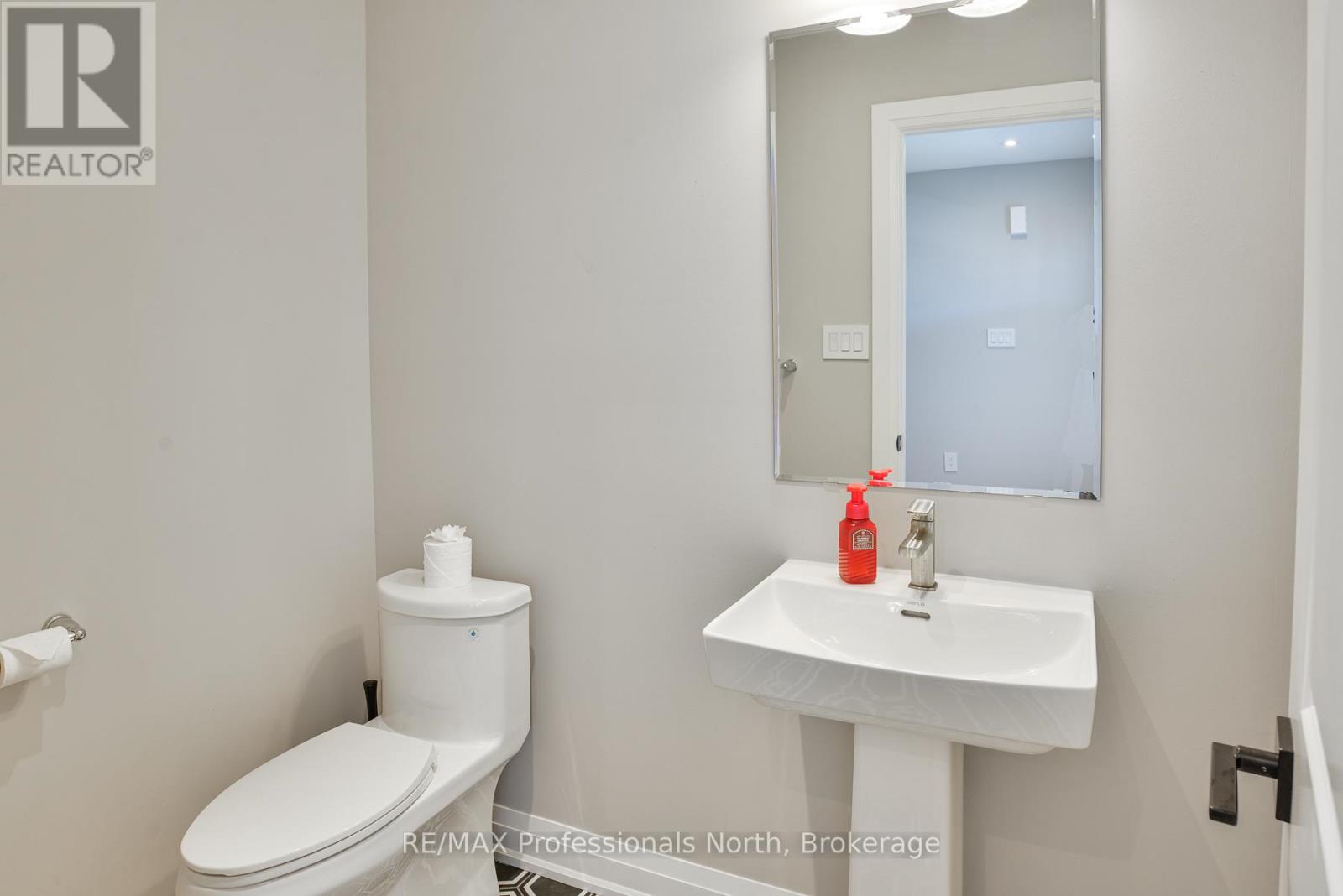 21 Chambery Street, Bracebridge, Ontario  P1L 0N4 - Photo 9 - X12401308