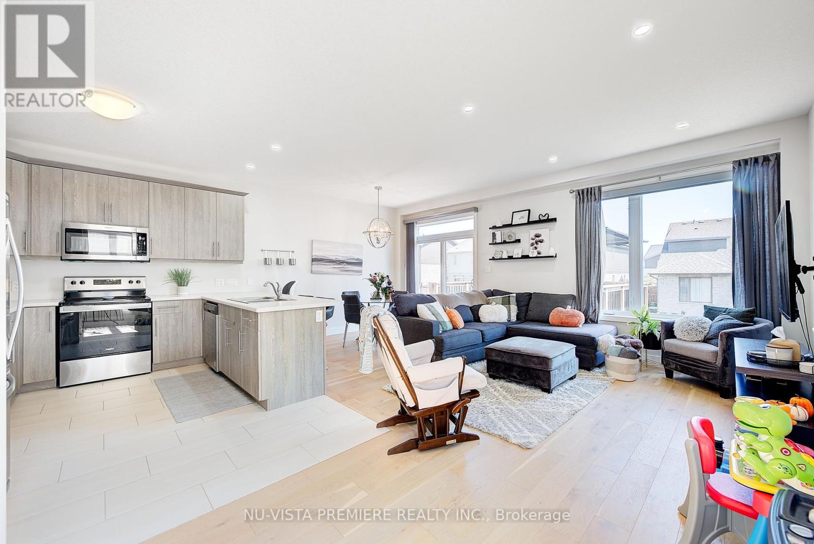 563 Chelton Road, London South (South U), Ontario  N6M 0H8 - Photo 5 - X12401315