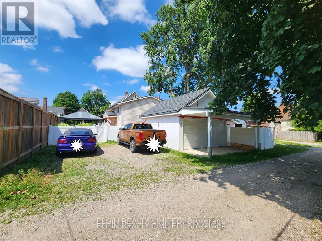 119 Erie Street, St. Thomas, Ontario  N5R 2N1 - Photo 6 - X12401332