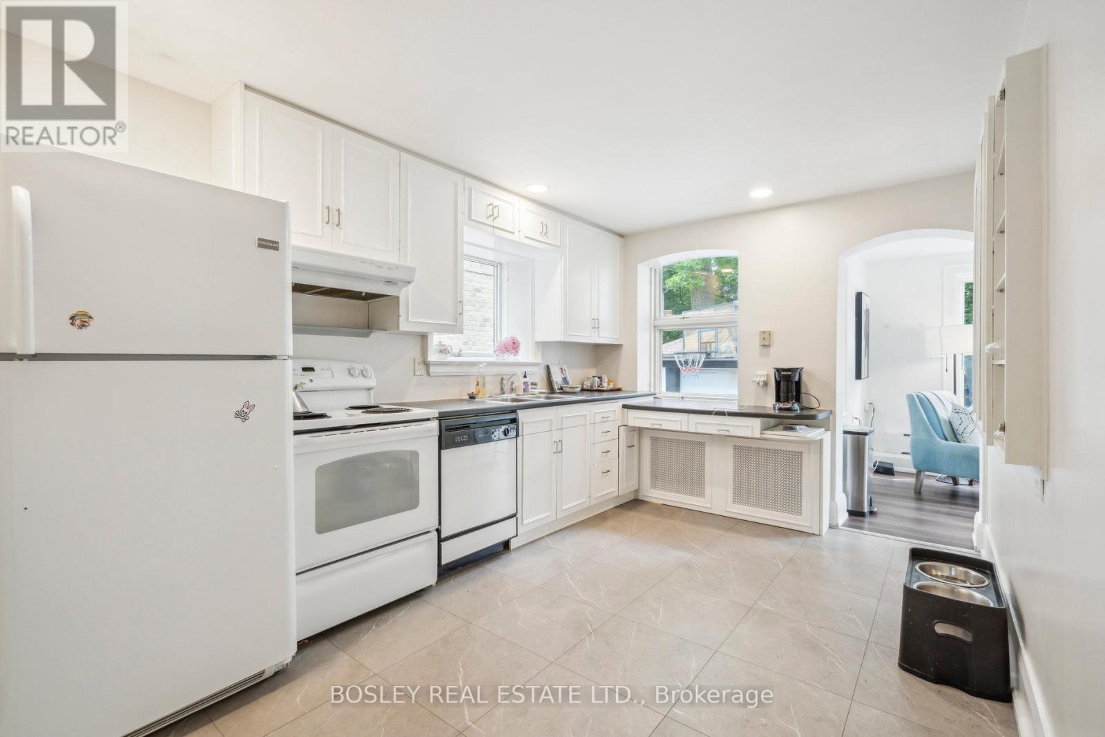 294 Douglas Drive, Toronto (Rosedale-Moore Park), Ontario  M4W 2C2 - Photo 15 - C12401174