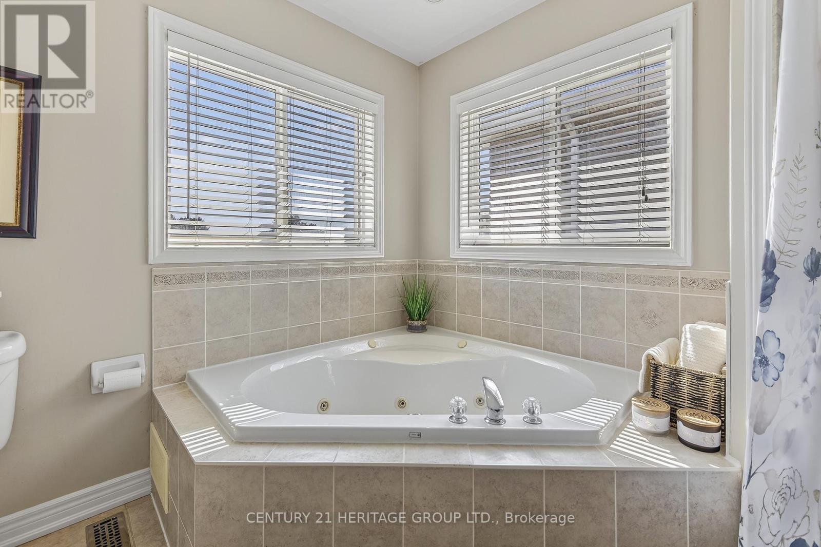 33 Highland Terrace, Bradford West Gwillimbury, Ontario  L3Z 3E9 - Photo 25 - N12401175