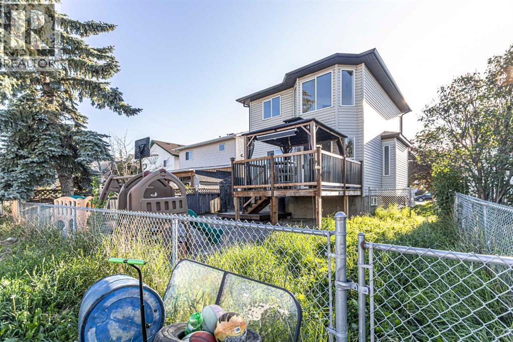 61 Applemont Place Se, Calgary, Alberta  T2P 0X2 - Photo 4 - A2245073