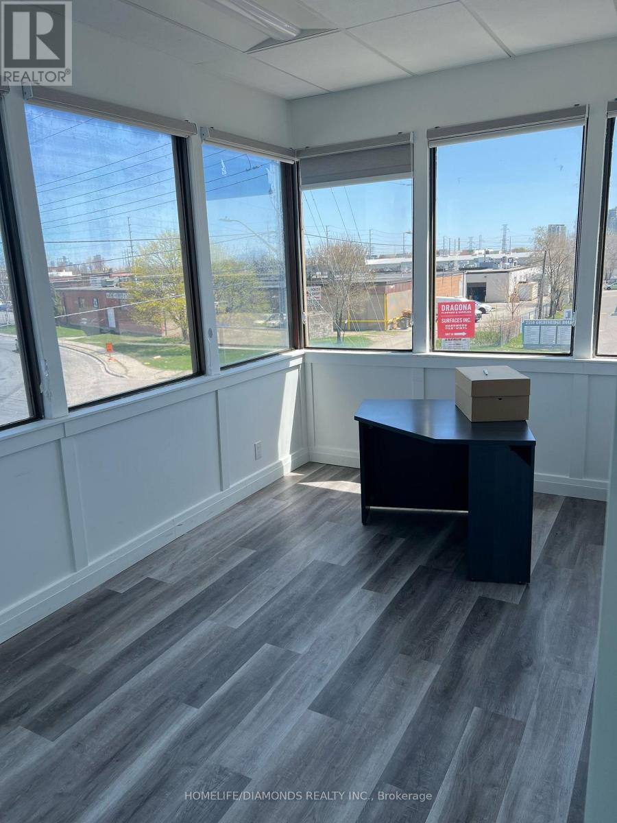 202 - 1830 Dundas Street E, Mississauga, Ontario  L4X 1L8 - Photo 12 - W12401165