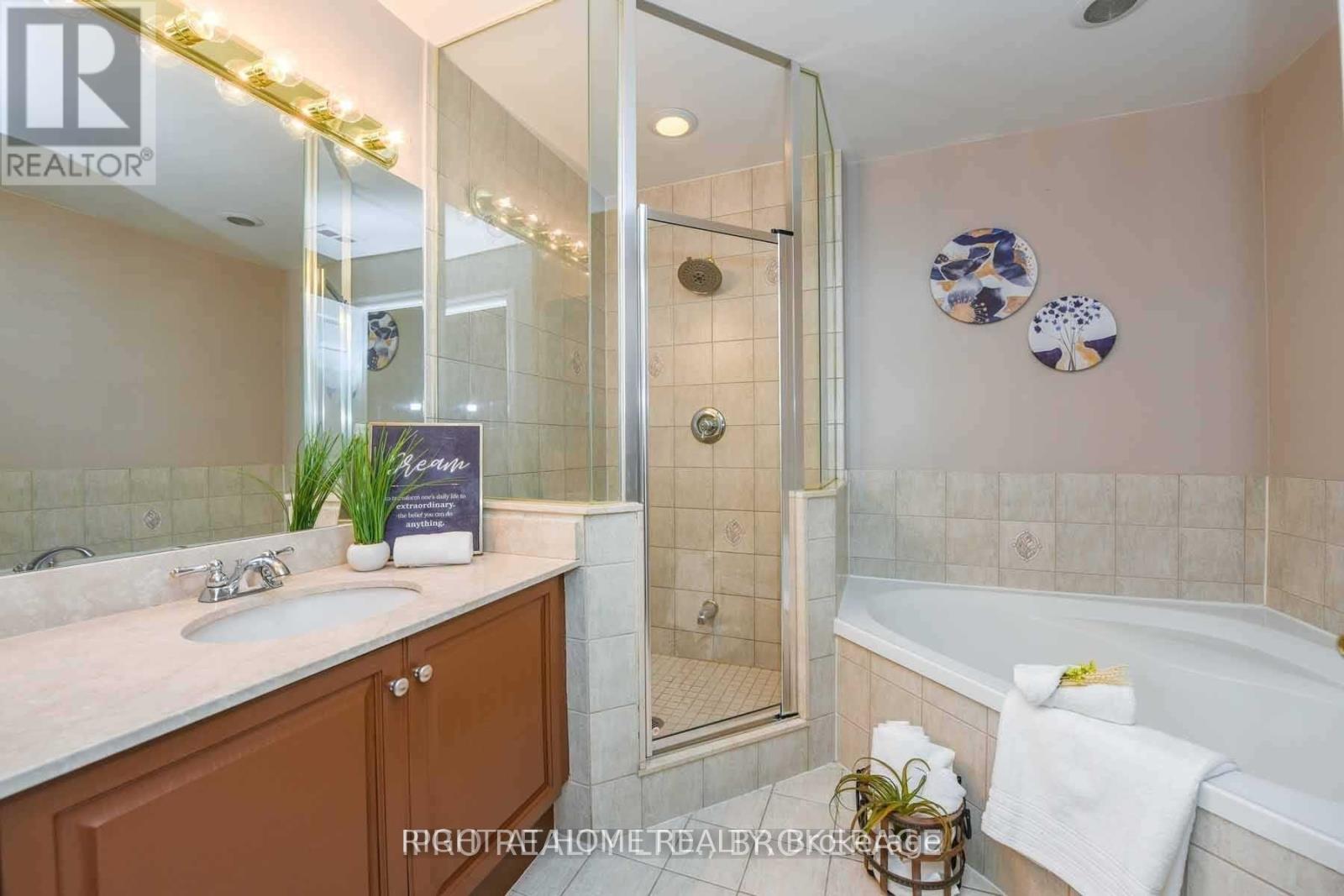 2607 - 35 Kingsbridge Garden Circle, Mississauga, Ontario  L5R 3Z5 - Photo 14 - W12401170