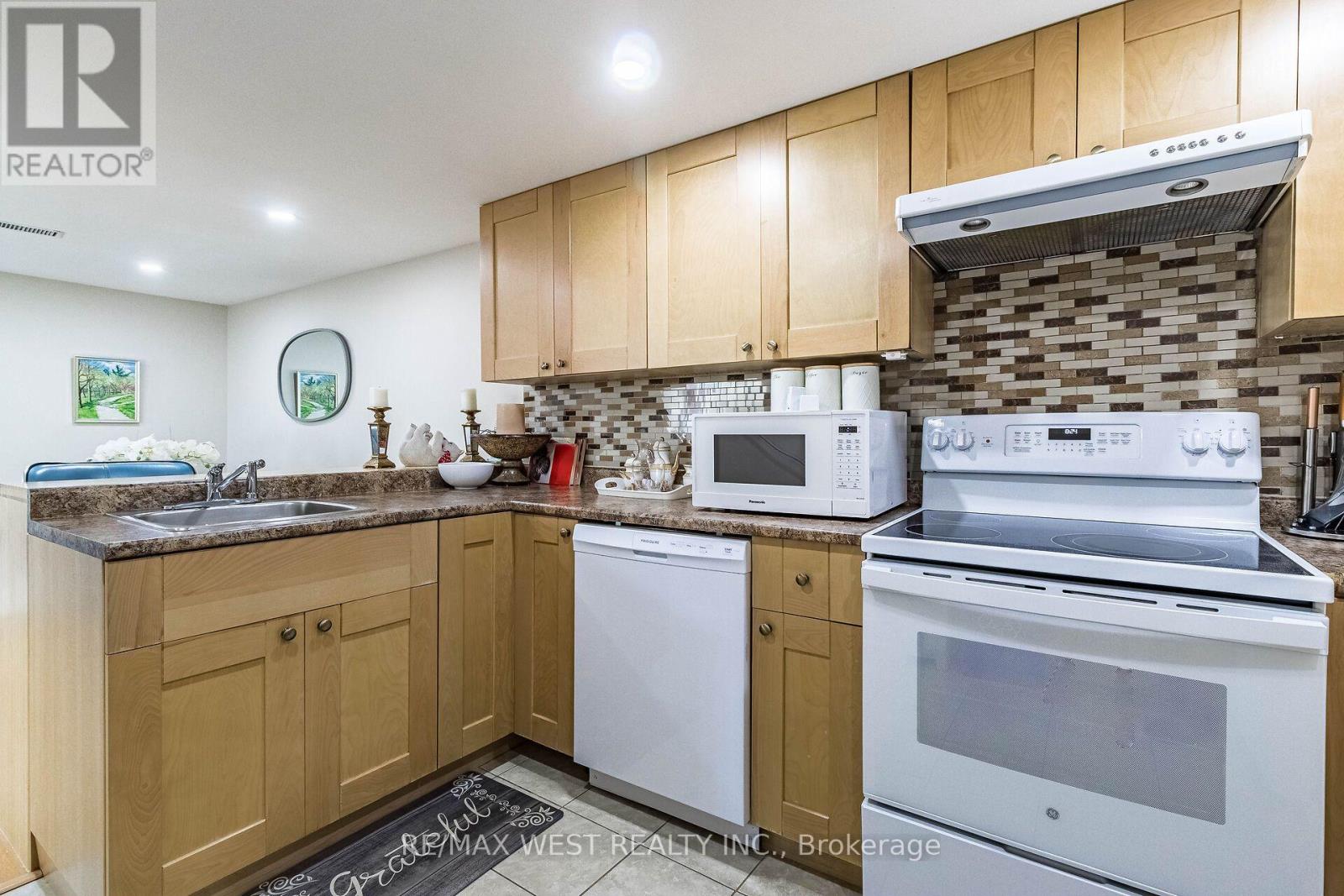 Bsmt - 24 Clarion Road, Toronto, Ontario  M9R 3Y5 - Photo 13 - W12401172